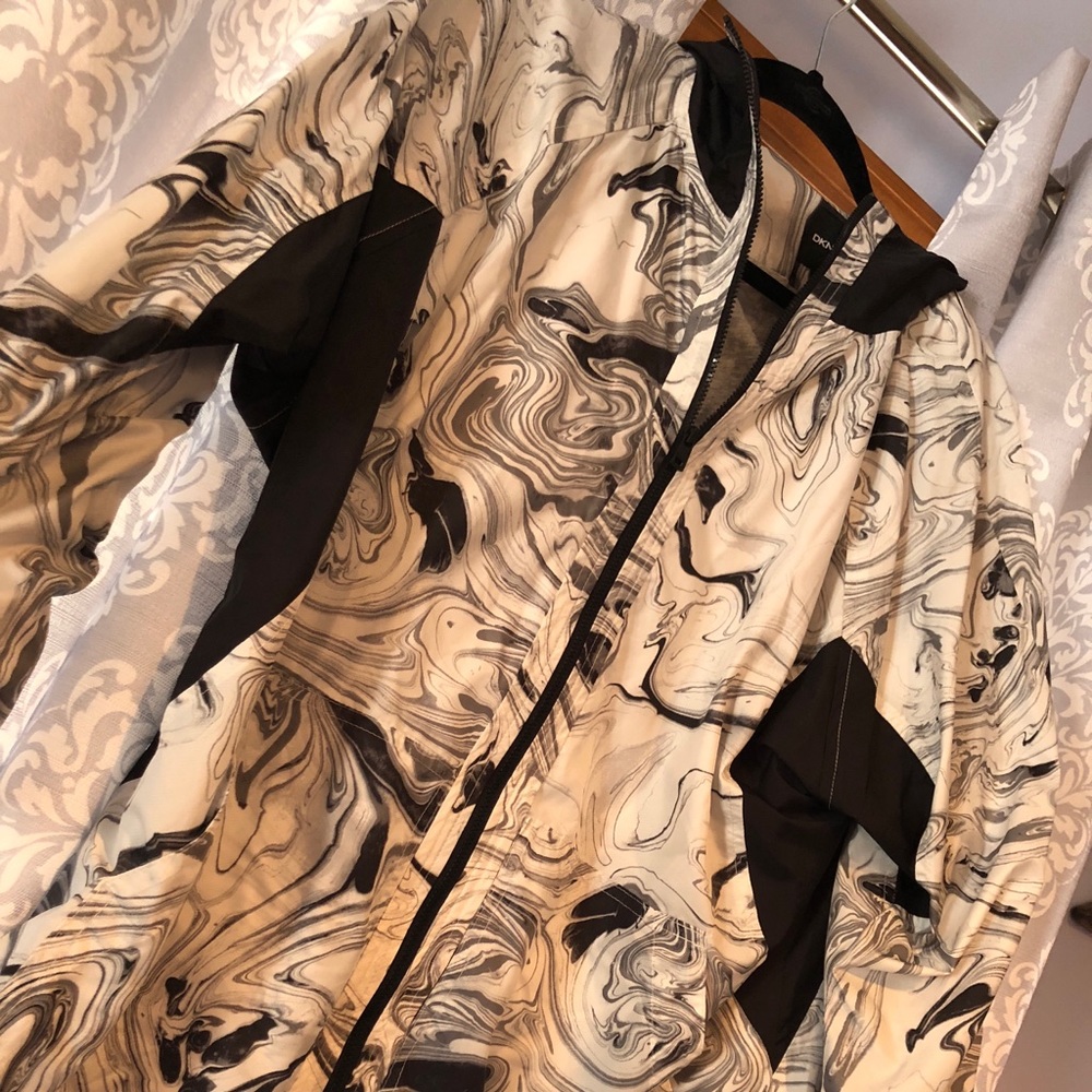 NWOT DKNY MARBLE WINDBREAKER